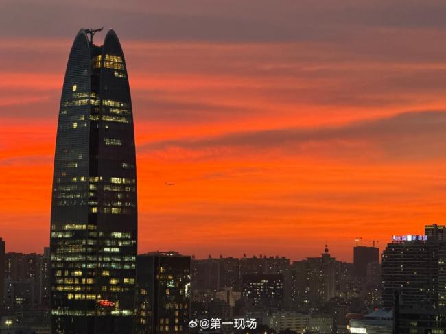 深圳驚現火燒雲  網民狂贊