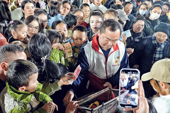 被香港大火吓坏  中国国务院悬赏举报