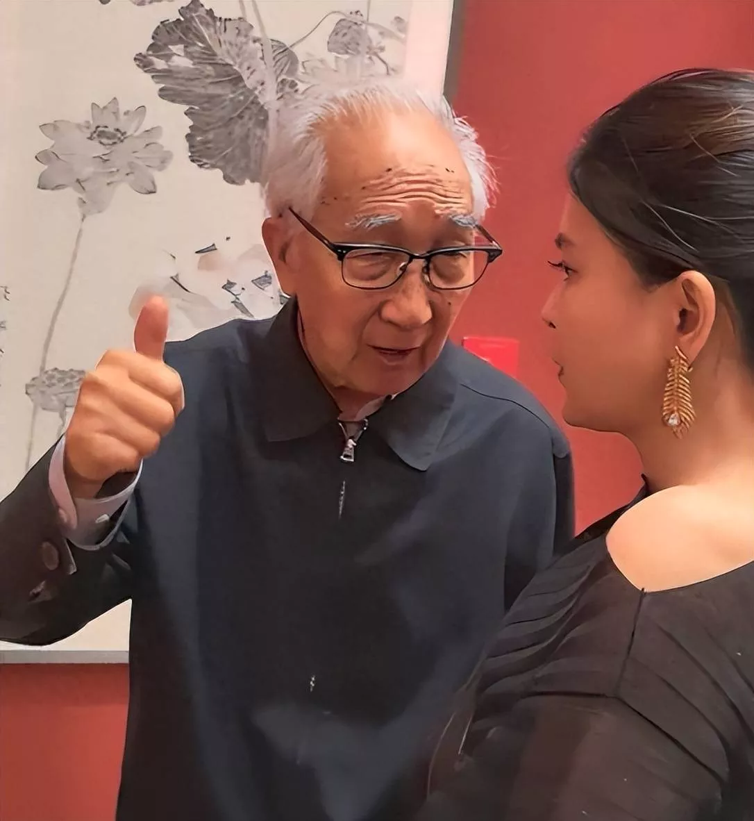 知名演员嫁大44岁老艺术家，现丈夫91岁垂垂老矣