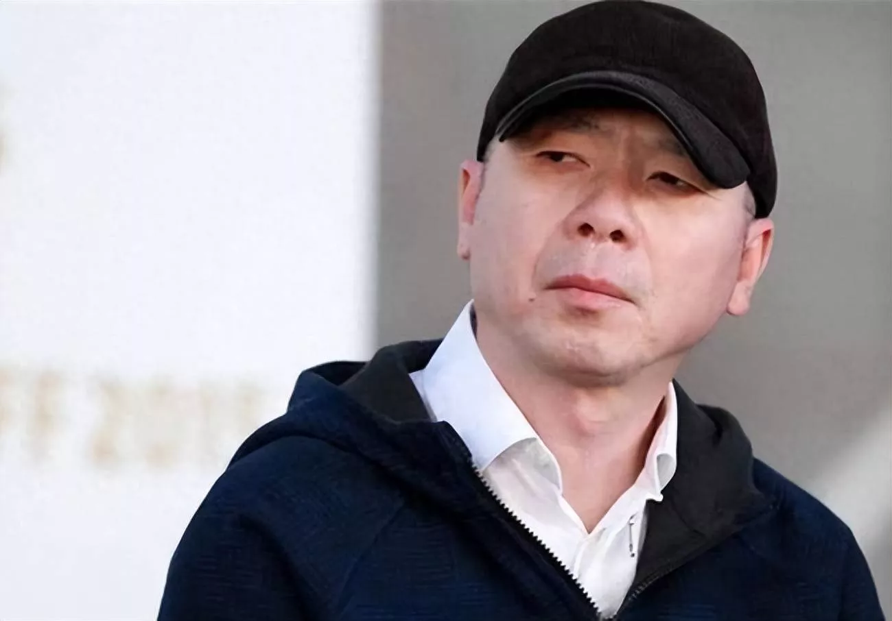 馮小剛「養女」竟越來越好看了，長相變得更像爸爸