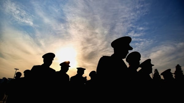 两会军方代表缩减反映“最高权力不稳” 新条令弱化习地位(图) - 中共軍隊- 習近平- 軍隊震盪- 评析- -看中国网- (移动版)