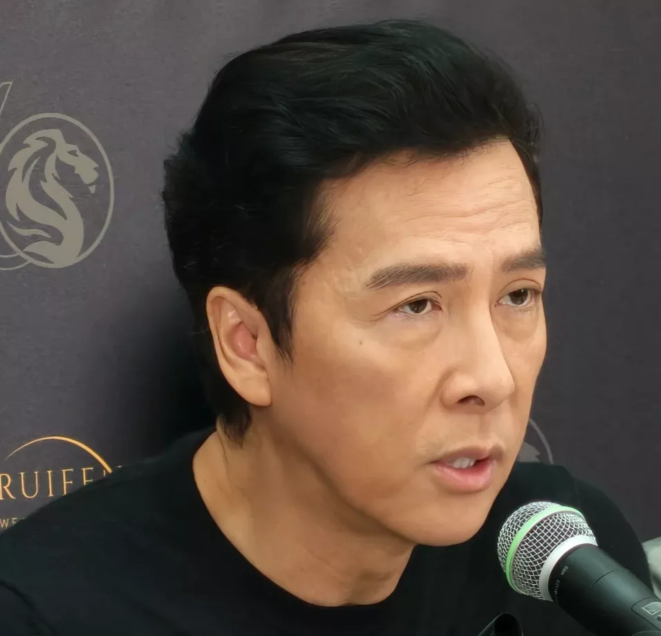 甄子丹風波後首露面,臉色蒼白眼袋很重,受影響過往黑歷史被扒出