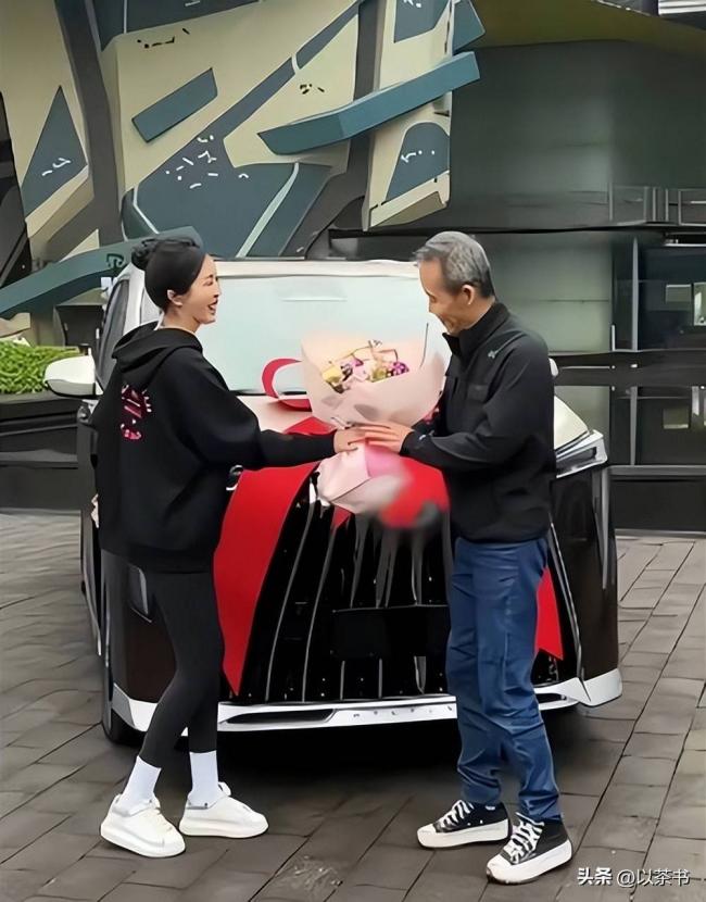 郎咸平談王石離婚一針見血，前妻非常旺夫