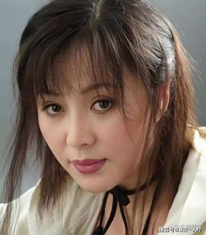 19歲嫁豪門,20歲生兒子,月子沒坐完就逃離豪門