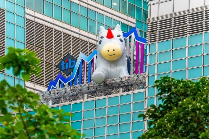 tibit躍上台北101,成為信義區12月最亮的新地標。台灣證券交易所/提供 tibit躍上台北101,成為信義區12月最亮的新地標。台灣證券交易所/提供