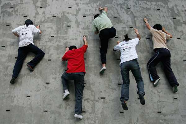 「家裡供不起上班」上熱搜 引全網熱議 「家裡供不起上班」上熱搜 引全網熱議