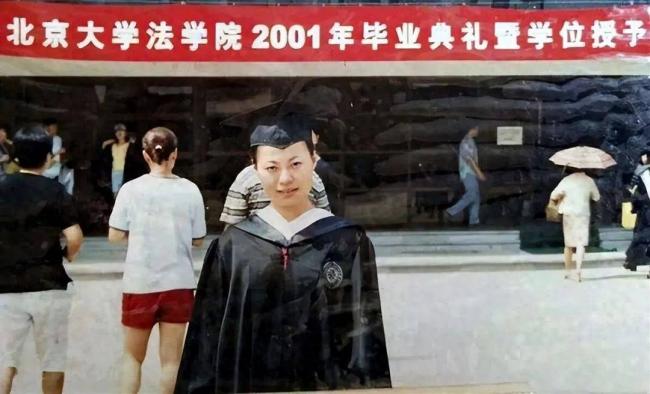 辍学考上北大 24岁葬于八宝山 撒贝宁含泪致悼词