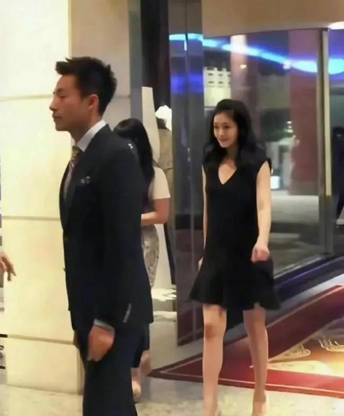 汪小菲大S首次见面照疑曝光：汪小菲帅气无人挡