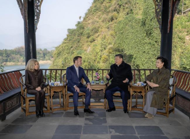 习陪聊，成都晨跑...马克龙尽享中国隆重礼遇