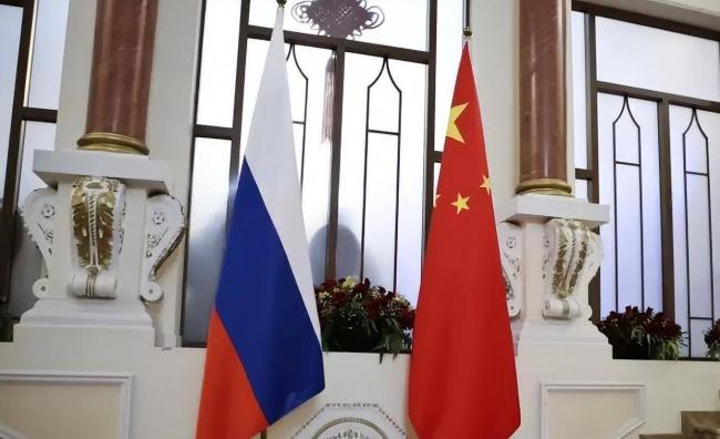 法新社太牛了!特意抓拍中国人喜欢的明月 法新社太牛了!特意抓拍中国人喜欢的明月