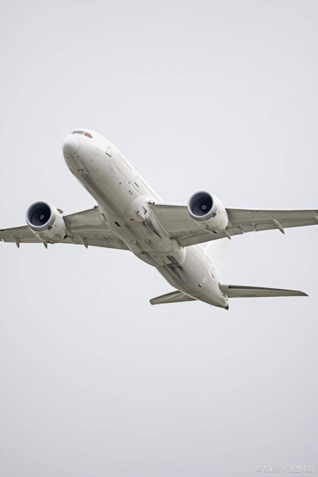 法新社太牛了!特意抓拍中国人喜欢的明月 法新社太牛了!特意抓拍中国人喜欢的明月