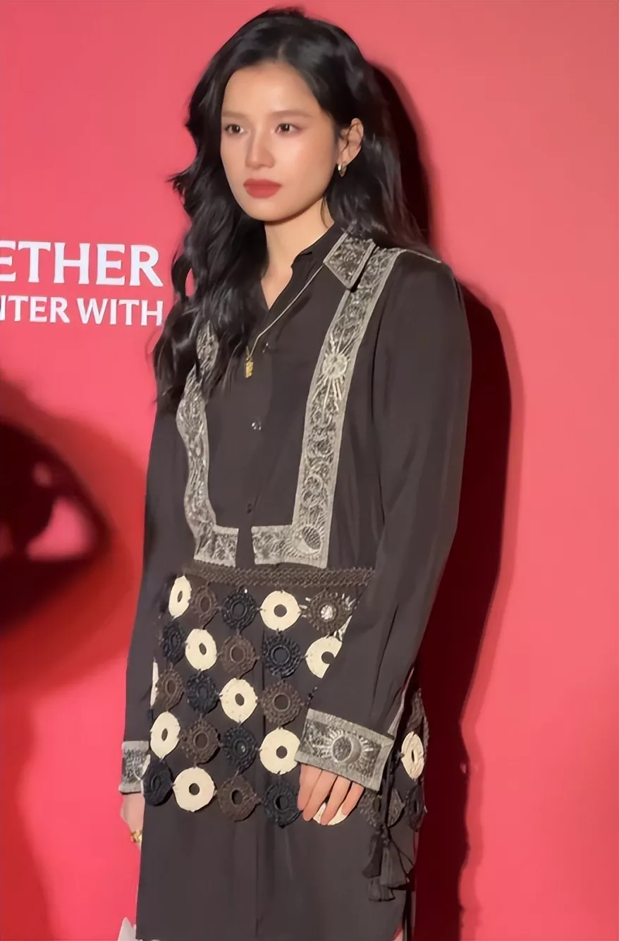 浙江这一天:热依扎腰臀比无敌了,杨幂嫩如少女