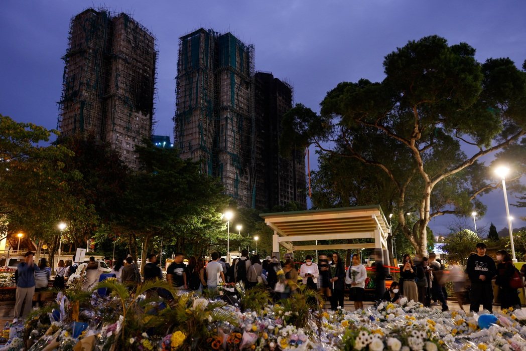 香港宏福苑大火,港府同时防范有新势力乘机煽动乱港。香港官方通报,首次引用国安法第... 香港宏福苑大火,港府同时防范有新势力乘机煽动乱港。香港官方通报,首次引用国安法第...