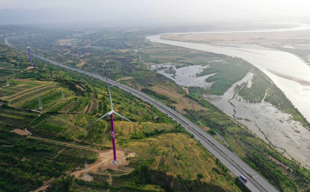 大陆连霍高速公路上6日发生致命交通事故,造成九死七伤。图为连霍高速高路部分路段图... 大陆连霍高速公路上6日发生致命交通事故,造成九死七伤。图为连霍高速高路部分路段图...