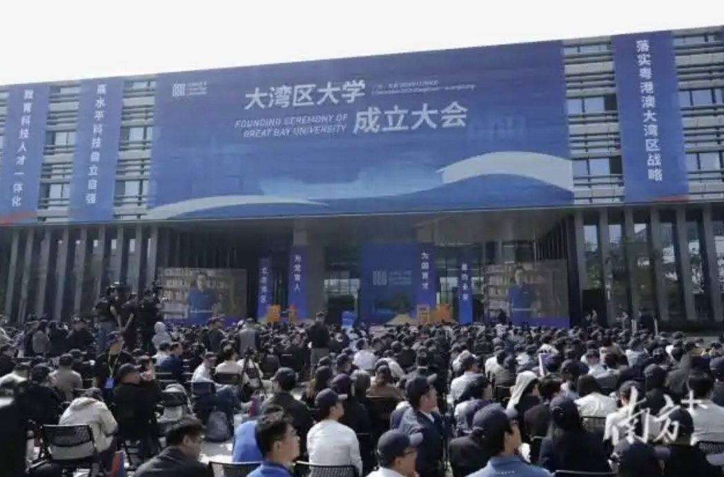 大陆工信部长李乐成7日表示,作为十五五规划开局的年的2026年,要以综合整治「内... 大陆工信部长李乐成7日表示,作为十五五规划开局的年的2026年,要以综合整治「内...