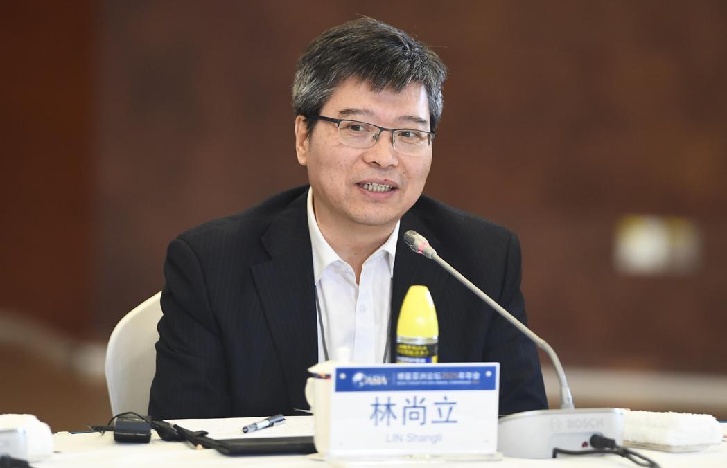 大陆国务院本月3日公布任免国家工作人员,当中包括免去林尚立的中国人民大学校长职务... 大陆国务院本月3日公布任免国家工作人员,当中包括免去林尚立的中国人民大学校长职务...