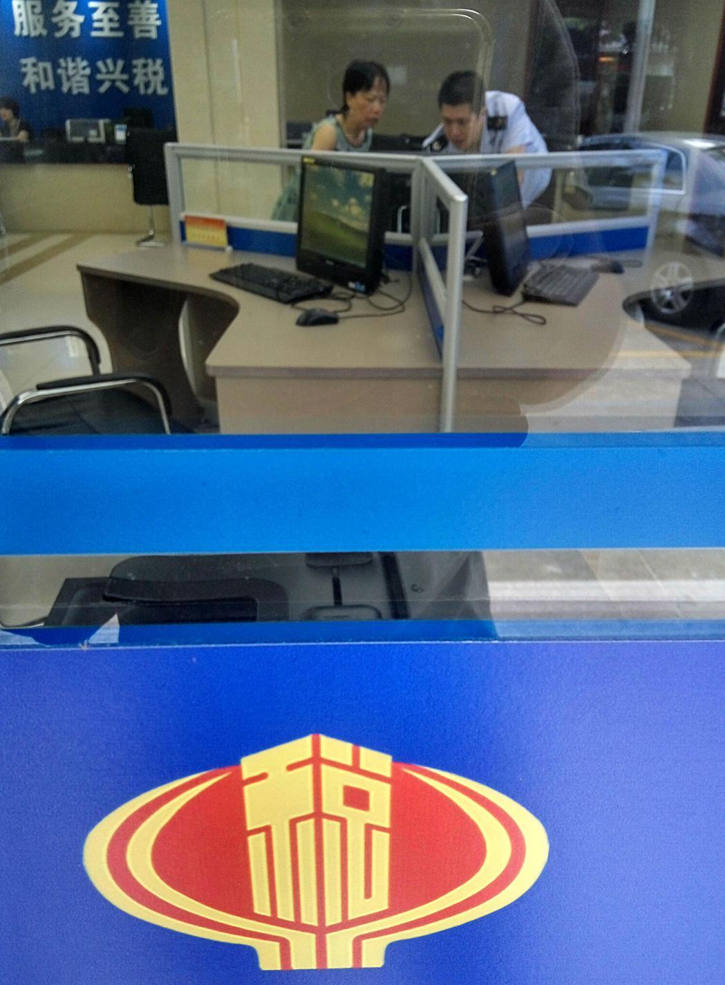 中国大陆今年已有1,800多名包括明星网红在内的「双高」人员被查税,补税额总计约... 中国大陆今年已有1,800多名包括明星网红在内的「双高」人员被查税,补税额总计约...