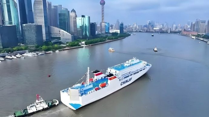 受近期中日关系紧张影响,上海往返日本大阪和神户的「鉴真号」客轮本月6日起暂停运营... 受近期中日关系紧张影响,上海往返日本大阪和神户的「鉴真号」客轮本月6日起暂停运营...