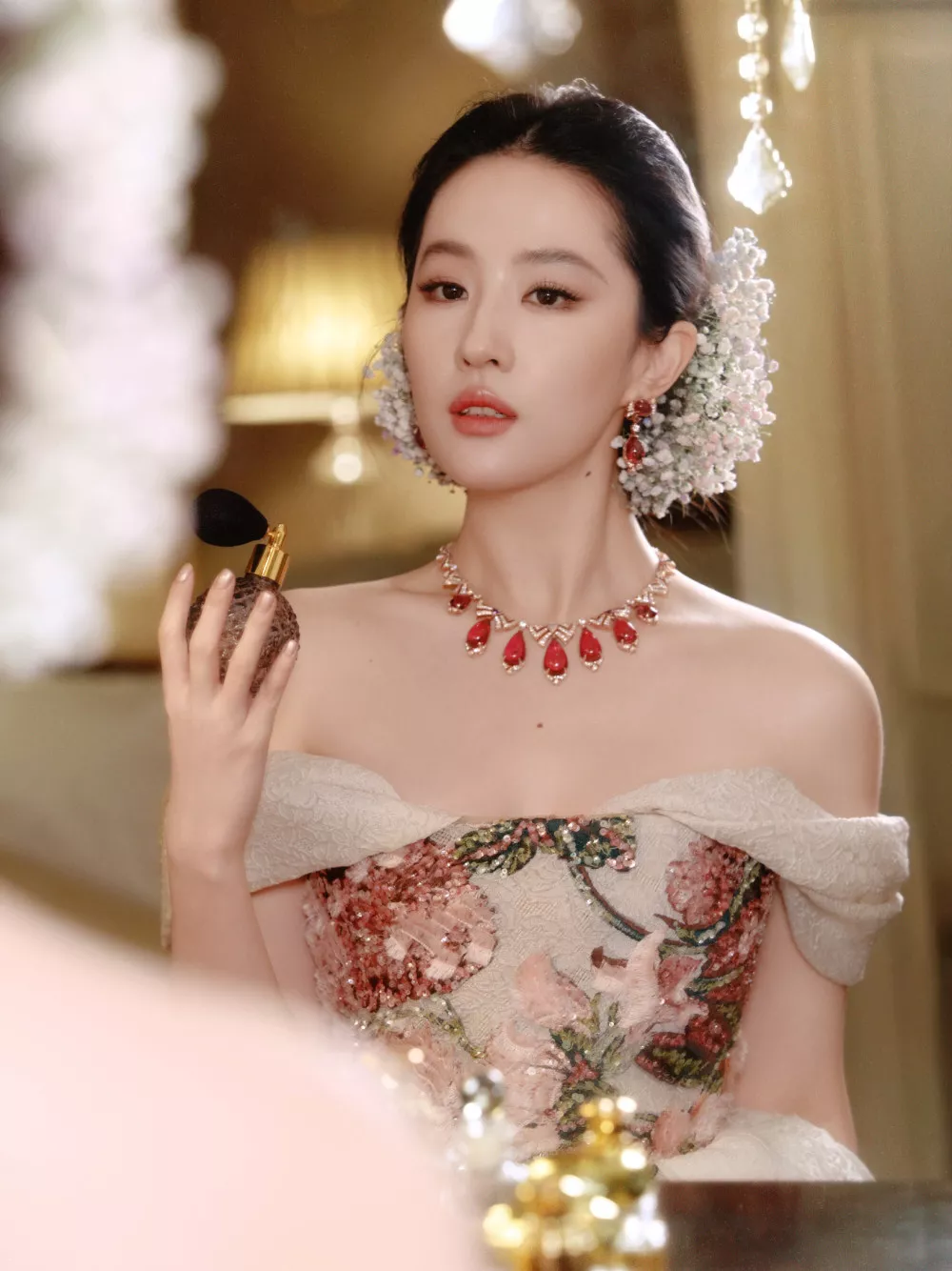 内娱女星顶流格局:85 花掌权,90 花破局,95 花突围!