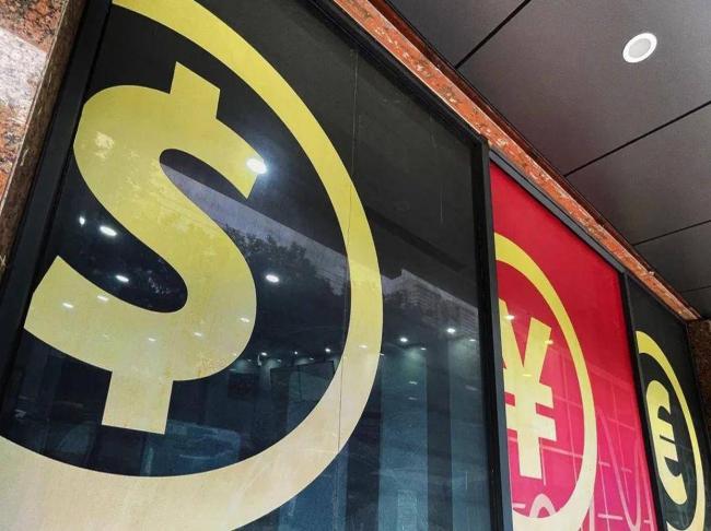 没钱了？俄狂卖人民币与黄金