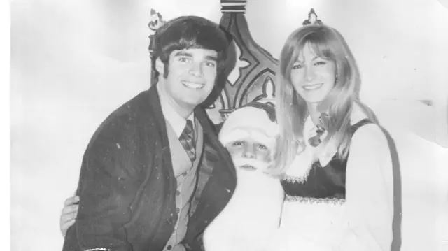 ​阔别四十年，高中恋人重逢并寻回女儿