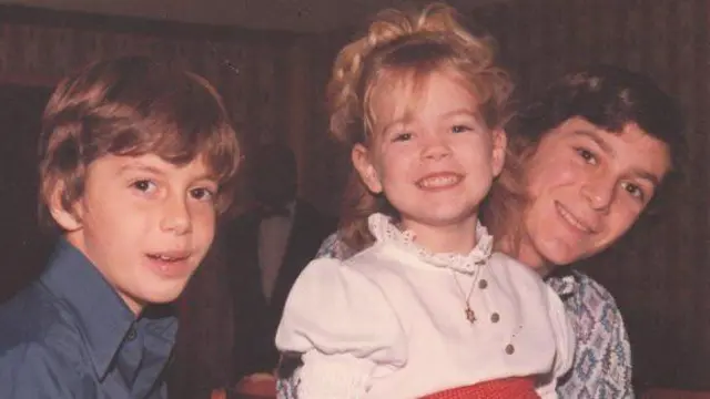 ​阔别四十年，高中恋人重逢并寻回女儿