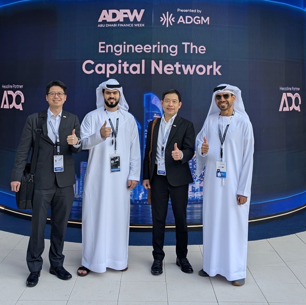 台湾期货交易所副总杨朝舜(右二)率队参加阿布达比金融周(ADFW),与主办单位阿... 台湾期货交易所副总杨朝舜(右二)率队参加阿布达比金融周(ADFW),与主办单位阿...