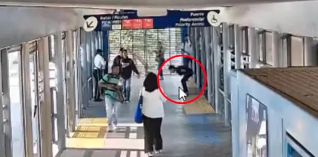 抢不到公车座位 他直接把对方杀了 抢不到公车座位 他直接把对方杀了