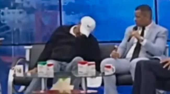 电视台节目直播中 来宾头一歪死掉了… 电视台节目直播中 来宾头一歪死掉了…