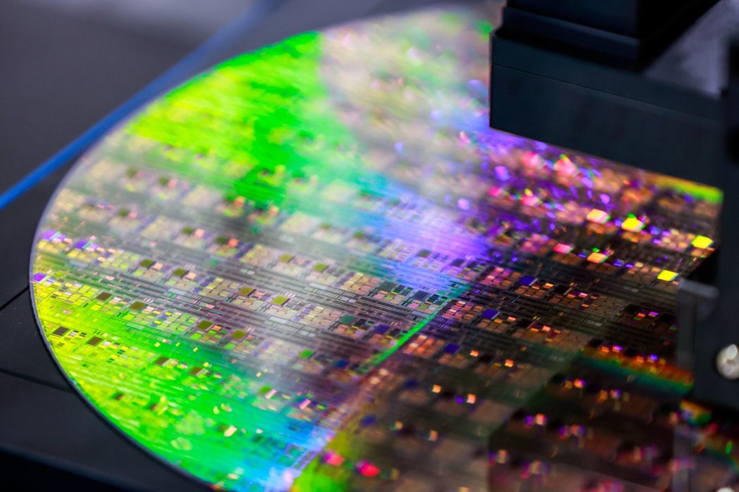 台新投信指出,AI半导体,AI伺服器、人形机器人、低轨道卫星可望成为新护国群山,... 台新投信指出,AI半导体,AI伺服器、人形机器人、低轨道卫星可望成为新护国群山,...