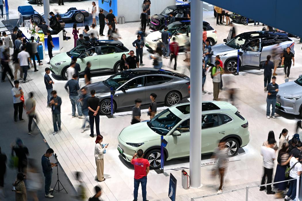 中国汽车工业协会(中汽协)11日最新数据显示,大陆11月汽车产销分别完成353.... 中国汽车工业协会(中汽协)11日最新数据显示,大陆11月汽车产销分别完成353....