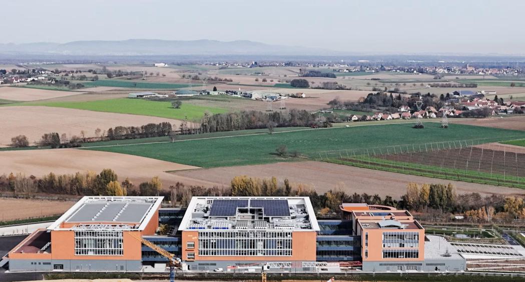 路透引述知情人士指,受欧洲当前5G建设进度放缓及部分国家对使用大陆电信设备立场趋... 路透引述知情人士指,受欧洲当前5G建设进度放缓及部分国家对使用大陆电信设备立场趋...