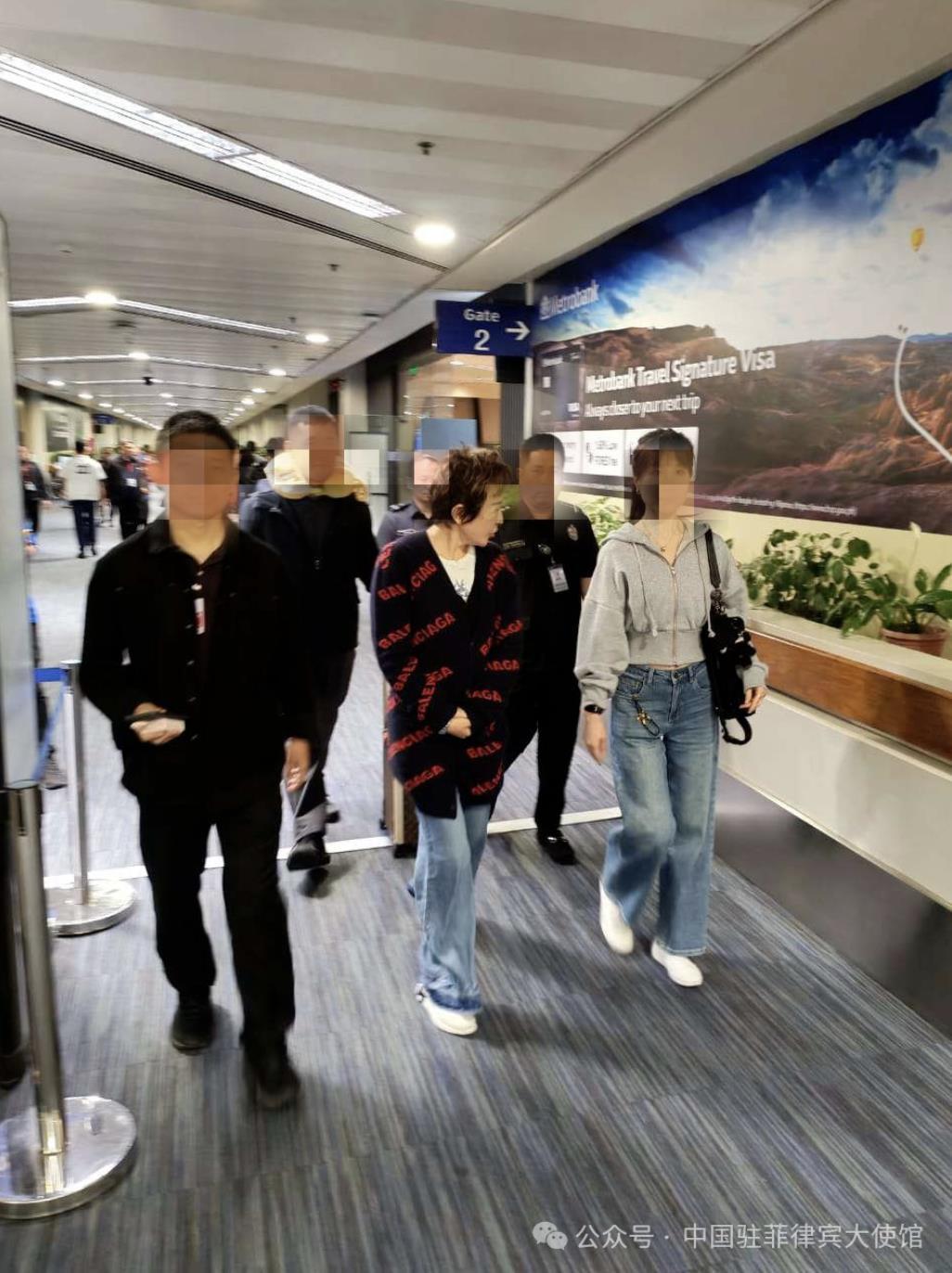 中菲两国近日在国际刑警组织框架下开展执法合作,成功拦截、遣返涉嫌职务犯罪的重要「... 中菲两国近日在国际刑警组织框架下开展执法合作,成功拦截、遣返涉嫌职务犯罪的重要「...