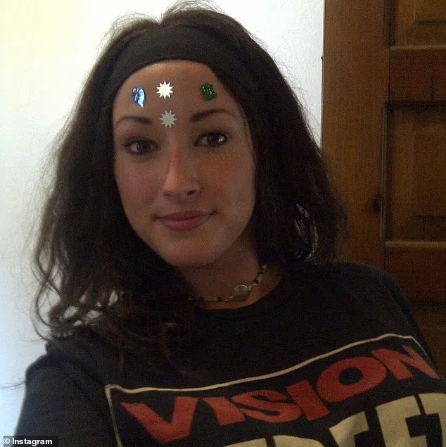 把胸隆炸的网红猝逝!网疑自杀 死前已成外星人 把胸隆炸的网红猝逝!网疑自杀 死前已成外星人