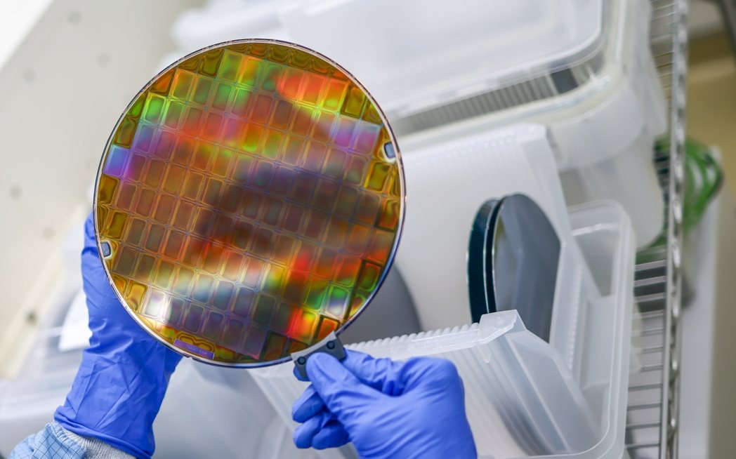 大陆冲刺晶片产业发展,传出正在考虑一项新的资金计划,总规模高达人民币2,000亿... 大陆冲刺晶片产业发展,传出正在考虑一项新的资金计划,总规模高达人民币2,000亿...