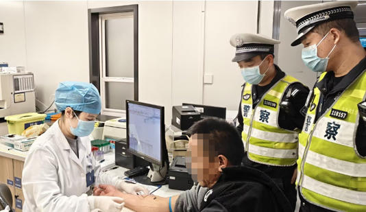 “我爸上高速了!”杭州男子深夜报警举报父亲:劝了好久都没用,只能靠你们了 “我爸上高速了!”杭州男子深夜报警举报父亲:劝了好久都没用,只能靠你们了