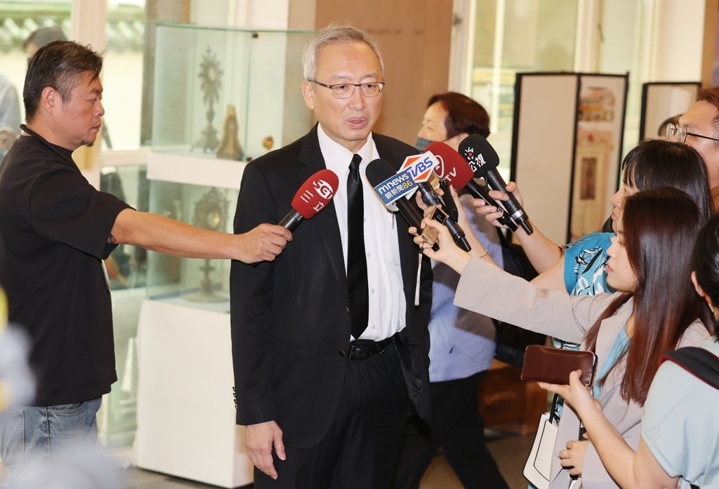 外交部次长吴志中(图中)近期秘密访问以色列。中国驻以色列使馆发言人13日表示,台... 外交部次长吴志中(图中)近期秘密访问以色列。中国驻以色列使馆发言人13日表示,台...