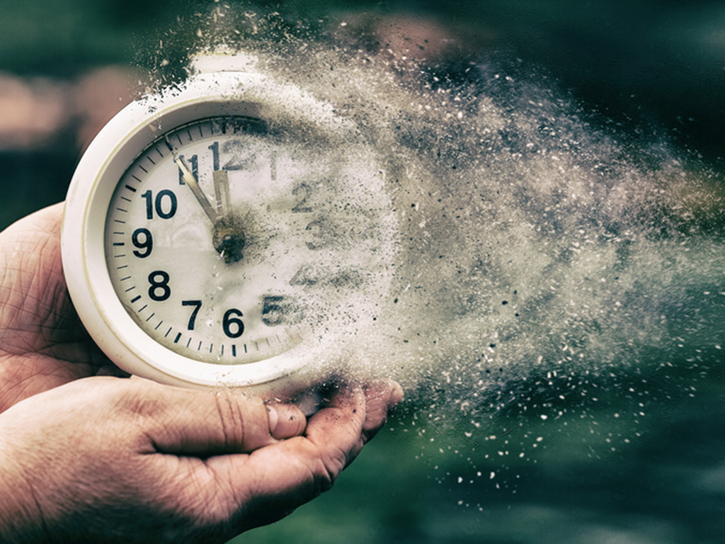 神起初的設計只有「現在」沒有「時間」！時間在神創造以先並不存在