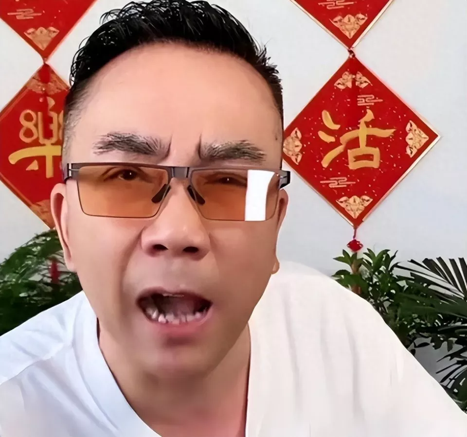 老牛吃嫩草？63岁杨议和美女徒弟的视频曝光