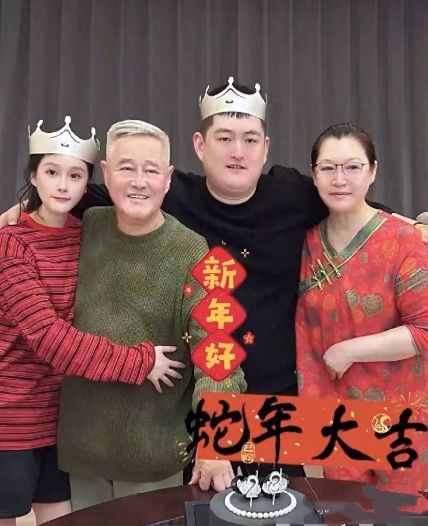 赵本山女儿卖奢侈品,回收师装满23个大垃圾袋