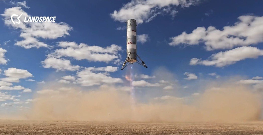 9月11日,朱雀三号试验火箭成功实现10公里高度的垂直返回回收。 图为落地前情景... 9月11日,朱雀三号试验火箭成功实现10公里高度的垂直返回回收。 图为落地前情景...