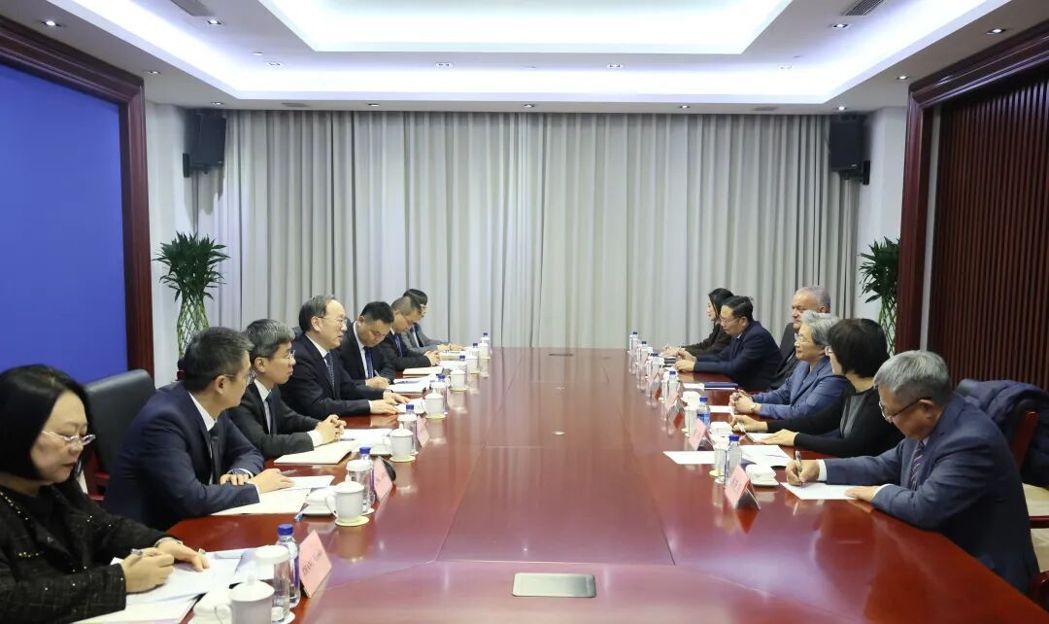 大陆工信部长李乐成17日在北京会见超微半导体(AMD)执行长苏姿丰。(取自「工信... 大陆工信部长李乐成17日在北京会见超微半导体(AMD)执行长苏姿丰。(取自「工信...