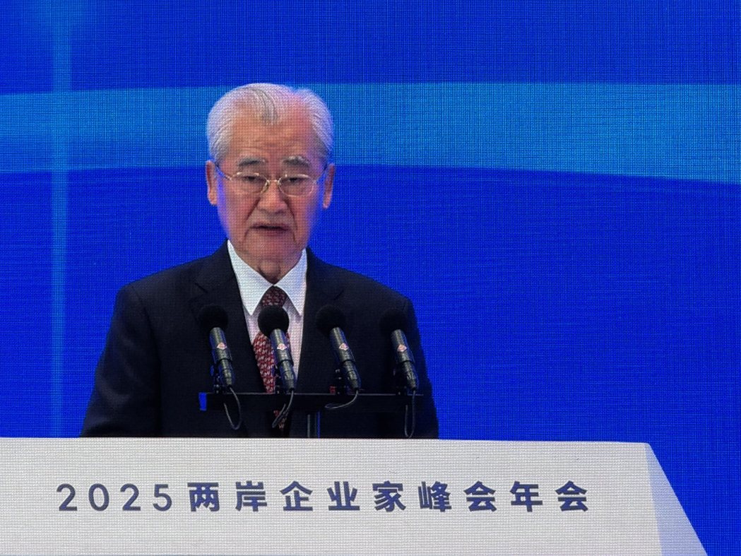 两岸企业家峰会年会17日下午在南京举行大会总结,台方副理事长毛治国表示,在《十五... 两岸企业家峰会年会17日下午在南京举行大会总结,台方副理事长毛治国表示,在《十五...