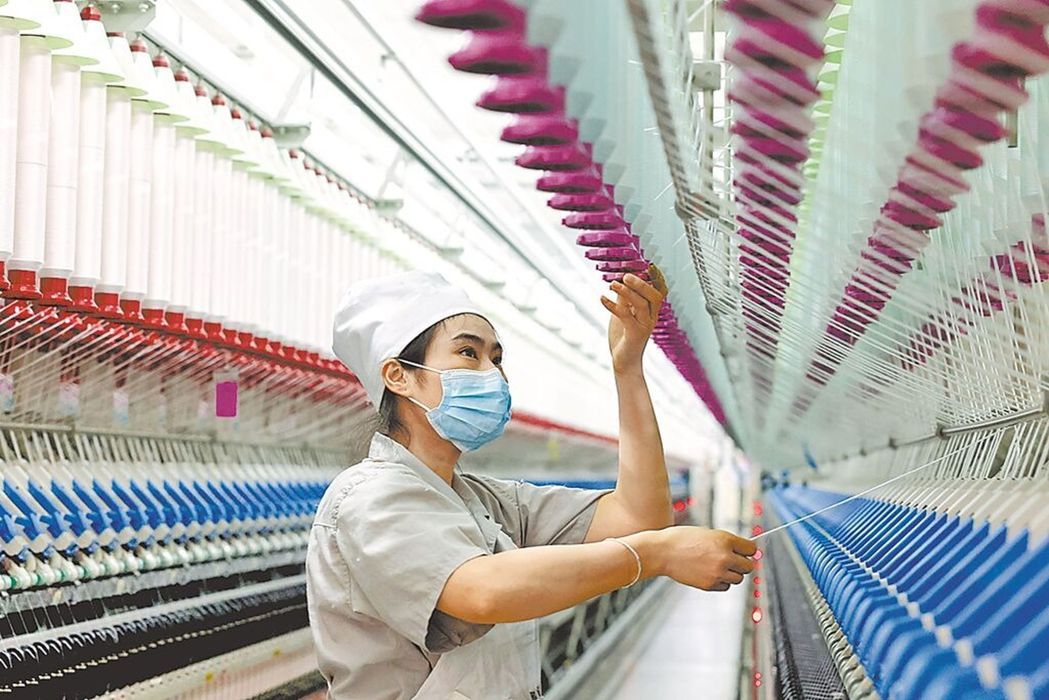 中共中央财经委员会办公室解读中央经济工作会议精神表示,今年主要经济指标符合预期,... 中共中央财经委员会办公室解读中央经济工作会议精神表示,今年主要经济指标符合预期,...