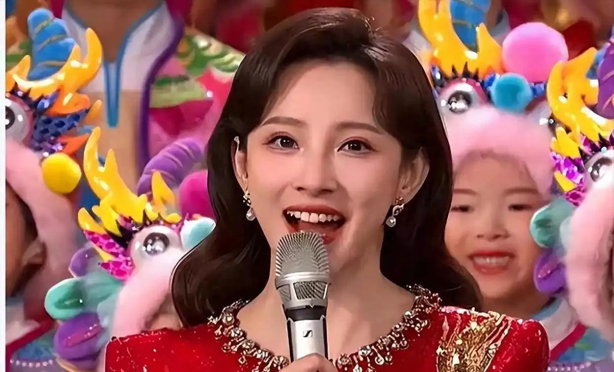 2026年春晚官宣后炸锅!观众遭吐槽:全民狂欢的年味到底去哪了?