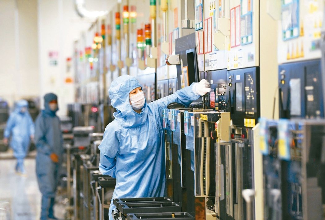 推动大陆半导体封装环节的自主可控,大陆高阶印刷电路板(PCB)及IC载板领域的龙... 推动大陆半导体封装环节的自主可控,大陆高阶印刷电路板(PCB)及IC载板领域的龙...