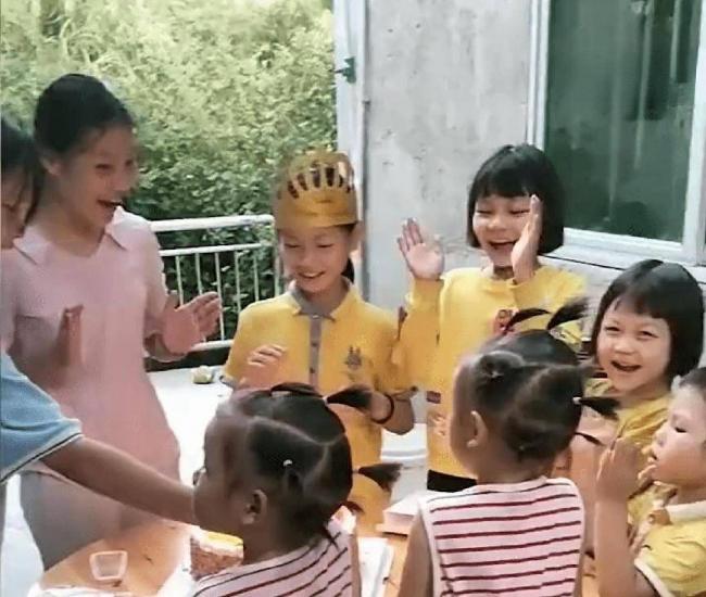 夫妻生8个孩子后双双离世 哥嫂接手拒领养