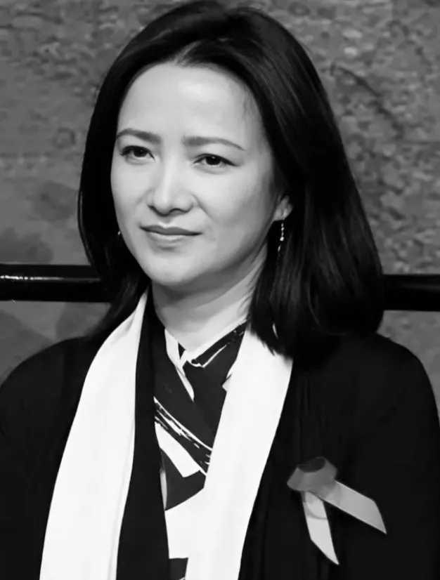 何晴去世后，荒唐的一幕在评论区上演