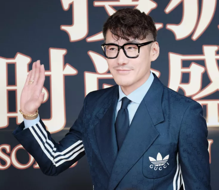 彭小苒真敢穿，向佐你能不能正常点