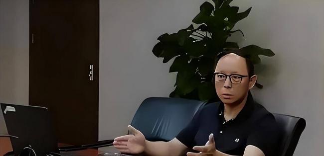 他全家移民却在中国疯狂捞金，一年赚走4个亿